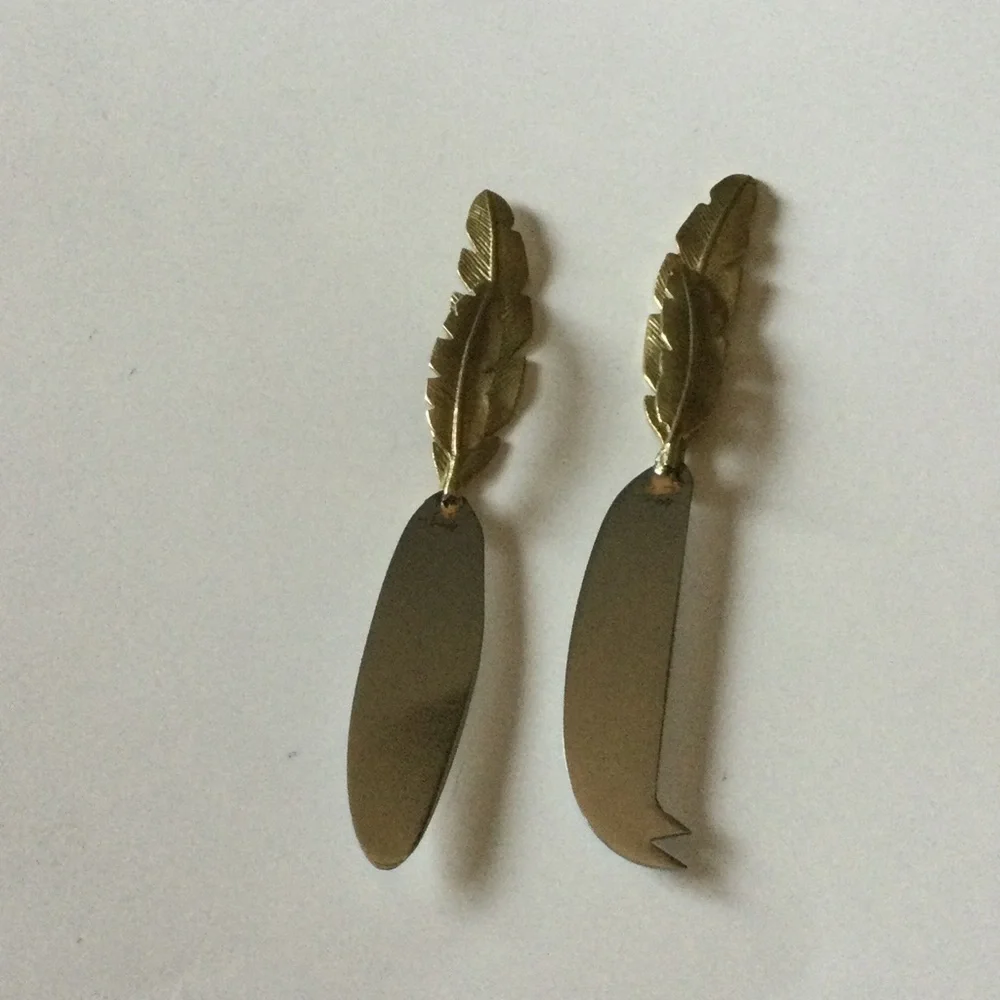 MICHAEL ARAM SET OF 2 FEATHER HANDLED CHEESE KNIVES NWT